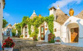 Bari is the capital city of the metropolitan city of bari and of the apulia region, on the adriatic sea, in southern italy. Bari Behem Leta Chyt Letenku Z Prahy Uz Od 1 066 Kc Pelipecky