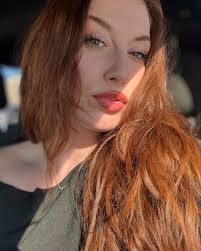 Alissa Starr's Instagram, Twitter & Facebook