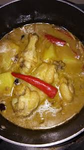 Hindangan mudah dan sedap, pastikan anda menggunakan santan dan ayam yang segar bagi mendapatkan rasa yang terbaik. Resepi Ayam Masak Kurma Simple Mommywinwin