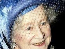 Domnia ei de patruzeci şi cinci de ani a fost marcată de prosperitate economică, înflorirea literaturii şi transformarea angliei în cea mai mare forţă navală a lumii. Regina Mama