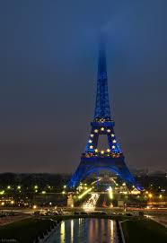 A torre eiffel vista do champ de mars. Eiffel Tower Paris France Paris Tour Eiffel Cool Places To Visit Eiffel Tower