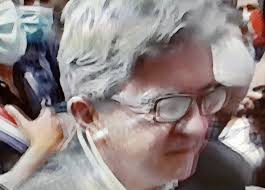 Il a été enfariné le 12 juin dernier. Jean Luc Melenchon Enfarine A Paris Video L Observateur