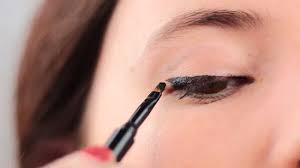 But, i'll show you how to draw eyeliner that's easy and looks natural. How To Apply Gel Eyeliner With Pictures Wikihow