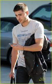 Zac Efron Is A Zen Master Zac Efron Hair Zac Efron Short Hair Zac Efron Style