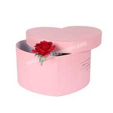 Heart shaped flower box is hot sale in europe and russian these two days due to it means good. Customized Large Heart Shaped Fresh Flower Boxes Wholesale