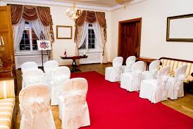 Ein roter teppich bei einer hochzeit im freien ist ein toller eyecatcher. Roter Hochzeitsteppich Hollywood Vip