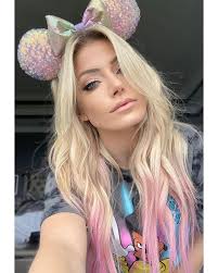 Hello my name is Alexia Curry. I am a National Recording Artist. I joined  this group to meet new and like minded Christian artist. ❤️✌🏽🌎