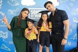 Dua kali cerai, tata janeeta lebih selektif cari pasangan. Potret Keluarga Tata Janeeta Yang Bahagia