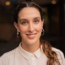 Diana Leon's Instagram, Twitter & Facebook