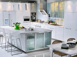 The Ikea All White Kitchen With Flat Cabinet Doors Kuchen Design Moderne Kuche Kuchen Planung