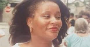 Eva Gladora Benton, a cosmetologist, dies at 71