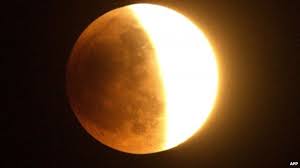 People from the americas to australia were treated to the only total lunar eclipse of 2021 on atmosphere during an eclipse turns our natural satellite a rusty, reddish hue. Blood Moon Eclipse Seen Over Americas Bbc News