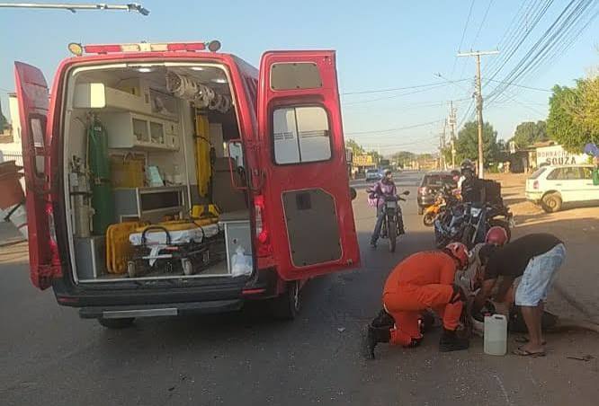 Corpo de Bombeiros presta socorro a motociclista de 36 anos que sofreu queda em avenida de C&aacute;ceres - FOLHA ESTADO