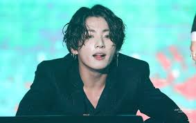 Orang lain juga memperlakukanmu spesial. Jungkook Bts Kelewat Hot Rambut Gondrong Basah Karena Keringat Bikin Tergila Gila