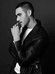 He is an actor and producer, known for el club (2019), me gusta, pero me asusta (2017) and alguien tiene que morir (2020). Alejandro Speitzer Vive El Presente Y Disfruta El Exito De Oscuro Deseo