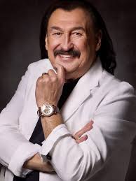 З болем у серці повідомляємо інформацію щодо прощання з Народним артистом  України Степаном Гігою. Прощання відбудеться у неділю, 14 грудня, з 16:00 у  Гарнізонному храмі Святих Апостолів Петра і Павла (м. Львів,