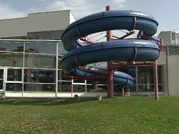 Im 25m langen sportbecken können auf 8 bahnen auch wettkämpfe abgehalten werden. Klagenfurt Rutsche Im Hallenbad Offnet Kaernten Orf At