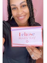 Ursula Jordan's Instagram, Twitter & Facebook