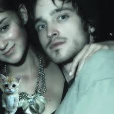 he’s so fine in these pics oh my