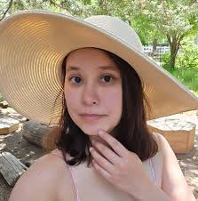 United Airlines meal review. Cold pasta noodles with tofu, salad, a Kind  bar, Hawaiian roll and four pieces of pineapple. I inhaled this in about 3  minutes because I hadn't had a