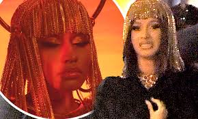 Read or print original ganja burns lyrics 2020 updated! Cardi B Copies Rival Nicki Minaj S Gold Egyptian Headdress From The Ganja Burn Music Video Daily Mail Online