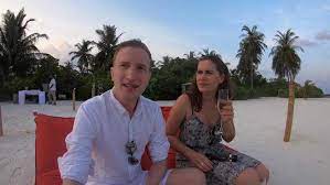 Stefan büsser joined the presenter team at radio srf 3 in autumn 2016. Stefan Busser Verrat Lustige Details Uber Die Verlobung Mit Debi Rullo Schweizer Illustrierte