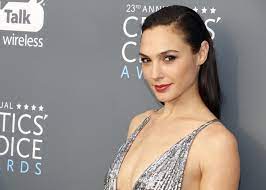 Wonder Woman Star Gal Gadot Will Be Portraying Cleopatra In Upcoming Film Directed By Patty Jenkins Gal Gadot Wonder Woman Movie Upcoming Films