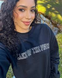 Roxie Perry's Instagram, Twitter & Facebook