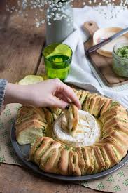 Brioche Au Pesto Et Camembert Chaud Recette Camembert Camembert Chaud Recettes De Cuisine