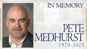 Check out Amy Heflin, USNA '11, alongside @monicabarbaro in the filming of  Top Gun Maverick!! If you haven't yet seen Amy's conversation