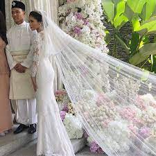 He is the first son of kebawah duli yang maha mulia sultan ahmad shah of pahang and kebawah duli yang maha mulia tengku ampuan afzan. Intip Indahnya Royal Wedding Malaysia Saat Cucu Sultan Dinikahi Bangsawan Foto 6
