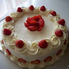 Nel video di oggi vi mostro come decorare una torta con la panna montata, in modo facile e veloce. Pin De Emma Emma Em Comidaaaaa Bolo Recheado Bolo De Confeitaria Decoracao De Bolo De Chocolate