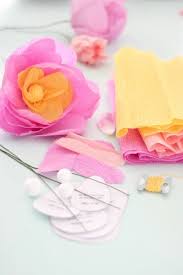 Kann mir hier jemand sagen wie man folgende rosen aus kreppapier macht??? 1001 Tolle Ideen Zum Thema Basteln Mit Krepppapier Krepppapier Blumen Aus Krepppapier Rosen Aus Papier