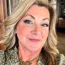 Tami Flint's Instagram, Twitter & Facebook