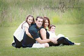 Pin By Nikki Kelly On Family Photo Ideas Photography Poses Family Family Photo Pose Family Portrait Poses