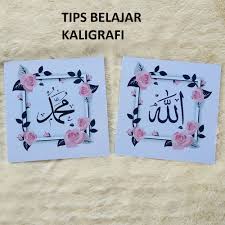 Gaya tulisan kaligrafi juga beraneka meskipun memiliki keindahan visual, namun kaligrafi huruf tersebut sangat sederhana dan mudah di pakai. Tips Belajar Kaligrafi Untuk Pemula