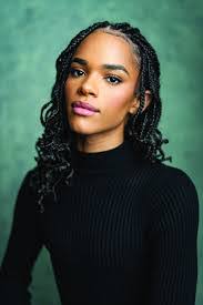 Emily Witham's Instagram, Twitter & Facebook