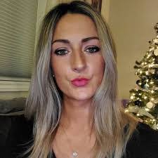 Danielle Comeau's Instagram, Twitter & Facebook