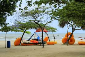 Bandengan beach resort jepara oleh : Pantai Bandengan Jepara