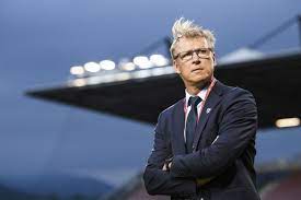 Kanerva, futbol kariyeri boyunca zaten bir okul öğretmeni olarak çalıştı, ancak o zamandan beri futbol koçluğuna odaklanıyor. Perus Markusta Tulikin Super Markku Nain Huuhkajien Paavalmentaja Markku Kanerva Johdatti Suomen Maan Suurimpaan Jalkapalloihmeeseen Kaleva
