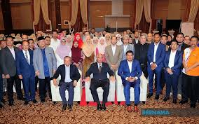 Panduan dalam versi bahasa melayu. Bernama Uitm Galak Hampir 800 000 Alumni Kembali Tabur Bakti