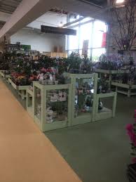 Dobbies Chesterfield Garden Centre Garden Retail Lifestyle Layout Landscape Visual Merchandisin Garden Center Displays Chesterfield Garden Center