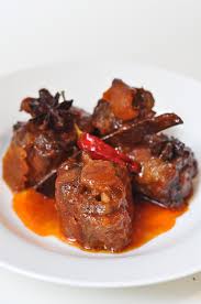 Skewered the oxtails whole and coated them in a crunchy honey shell. Aunt Jenni S Cooking Braised Oxtail With Asian Flavours Trissalicious