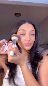 Natural Glam Beauty Tutorial with Vanessa Stern