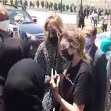 وكتبت الفنانة الشابة إيمي سمير غانم عبر حسابها الرسمي على موقع انستجرام :اللهم اشفي دلال عبد العزيز شفاء ليس بعده سقما أبدا اللهم خذ بيدها اللهم احرسها بعينك التي لا تنام، اللهم أنت الشافي المعافي اشفها شفاء لا يغادر سقما وخفف عنها كل ما يؤلمها ياكريم. Ø¥Ù„Ù‡Ø§Ù… Ø´Ø§Ù‡ÙŠÙ† Ù‡Ø°Ù‡ Ø­Ù‚ÙŠÙ‚Ø© Ø­Ø¶ÙˆØ±ÙŠ Ø²ÙØ§ÙØ§ Ø¨Ø¹Ø¯ Ø¬Ù†Ø§Ø²Ø© Ø³Ù…ÙŠØ± ØºØ§Ù†Ù… ÙˆØ¯Ù„Ø§Ù„ Ù„Ø§ ØªØ¹Ù„Ù… Ø¨ÙˆÙØ§ØªÙ‡