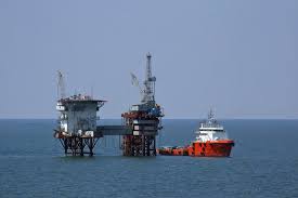 ] bonsoir ,moi j'ai travaillé sur plate forme pétroliére en afrique centrale gabon et congo en offshore plus d'une année ,il faut vraiment supporter les 6  ! ReferinÈe Col Air Airport Solutions