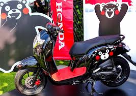 Jika anda adalah pengguna motor scoopy dari honda, maka pasti anda akan mencari informasi tentang modifikasi motor scoopy di internet. Rayakan 10 Tahun Honda Luncurkan Scoopy Edisi Spesial Berdesain Lucu