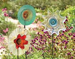 Gartenstecker Basteln 28 Ideen Fur Kreative Gartendeko Glass Plate Flowers Glass Garden Art Garden Art