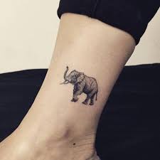 Elefant Tattoo Gibt Ihnen Kraft 25 Faszinierende Ideen Tattoos Zenideen Kleine Knochel Tattoos Minimalistische Tatowierungen Elefant Tattoo Klein