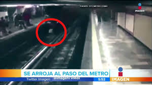 Paso o paso doble son unidades de longitud que se usaban en casi todas partes en el pasado, al igual que el patio todavía se utiliza en los países angloamericanos de hoy en día. Hombre Se Arroja Al Paso Del Metro Noticias Con Francisco Zea Youtube